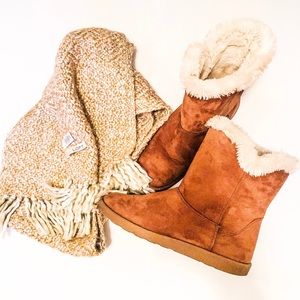 Roebuck & Co. Boots size 9 + Loft  Scarf